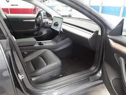 Cinzento Usado 2022 Tesla Model 3 Sedan | € 28.900 (Bom preço)