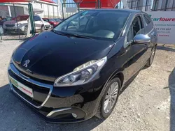 Preto Usado 2016 Peugeot 208 Style Citadino | € 8.750 (Preço justo)