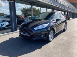 Preto Usado 2015 Ford Fiesta Trend Sedan | € 7.500