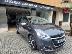Cinzento Usado 2014 Peugeot 208 Citadino | € 9.500