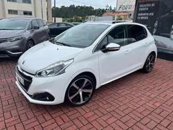 Branco Usado 2015 Peugeot 208 Allure Citadino | € 11.750 (Caro)