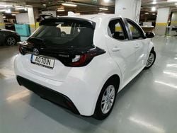 Branco Usado 2021 Toyota Yaris Hybrid Comfort | € 20.600 (Preço justo)