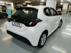 Branco Usado 2021 Toyota Yaris Hybrid Comfort | € 20.600 (Preço justo)