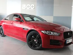 Vermelho Usado 2017 Jaguar XE R-Dynamic Sedan | € 21.990 (Preço justo)