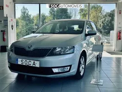 Cinzento Usado 2015 Skoda Rapid | € 8.890
