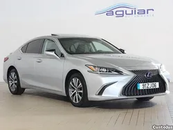 Cinza Usado 2019 Lexus ES300H Sedan | € 34.900