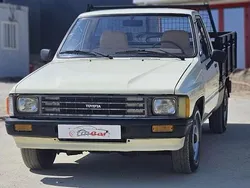 Amarelo Usado 1988 Toyota HiLux Pickup | € 5.850