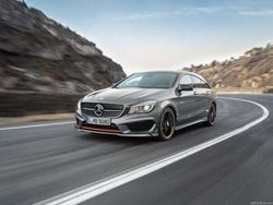 Cinzento Usado 2023 Mercedes CLA180 Shooting Brake Carrinha | € 32.250