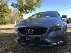 Cinzento Usado 2017 Volvo V40 Kinetic Carrinha | € 15.900 (Preço justo)