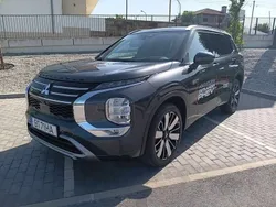 Cinzento Usado 2025 Mitsubishi Outlander P-HEV | € 56.900
