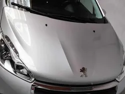 Cinzento Usado 2016 Peugeot 208 Citadino | € 7.800 (Bom preço)