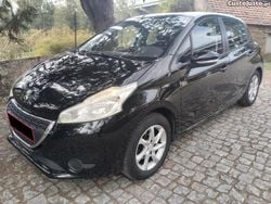 Preto Usado 2015 Peugeot 208 Active Citadino | € 7.750 (Bom preço)