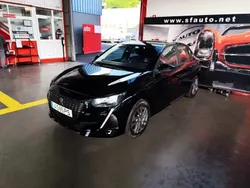 Preto Usado 2021 Peugeot 208 Active Citadino | € 15.990 (Preço justo)