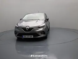 Cinzento Usado 2023 Renault Clio V Evolution Sedan | € 18.890 (Preço justo)