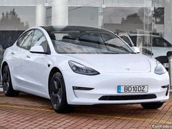 Branco Usado 2023 Tesla Model 3 Sedan | € 33.990 (Preço justo)