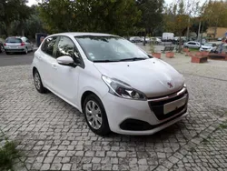 Branco Usado 2018 Peugeot 208 Citadino | € 11.450 (Preço justo)