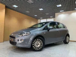 Cinzento Usado 2012 Fiat Punto Lounge Citadino | € 7.490 (Preço justo)