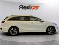 Branco Usado 2021 Kia Ceed Sport Sedan | € 17.990 (Caro)