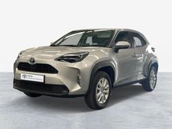 Cinza (pintura metalizada) Usado 2024 Toyota Yaris Comfort | € 26.750 (Preço justo)