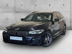 Preto carbon metalizada Usado 2022 BMW 530e Shadowline Carrinha | € 42.946 (Preço justo)