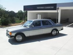 Azul Usado 1981 Mercedes 200 Sedan | € 8.450
