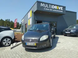 Cinza Usado 2011 Fiat Linea Emotion Sedan | € 4.500