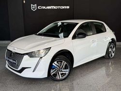 Branco Usado 2023 Peugeot e-208 Allure Citadino | € 21.900 (Preço elevado)