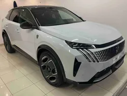 Branco Usado 2024 Peugeot e-3008 GT SUV | € 44.900 (Preço justo)