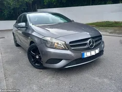 Cinza Usado 2015 Mercedes A180 Urban Citadino | € 14.500 (Preço justo)