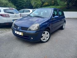 Azul Usado 2002 Renault Clio II Expression Citadino | € 1.750 (Bom preço)