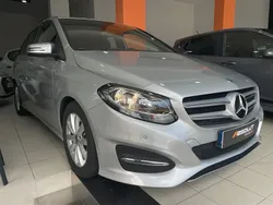 Cinza Usado 2018 Mercedes B180 Style Monovolume | € 20.990 (Preço justo)