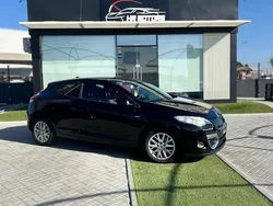 Preto Usado 2012 Renault Mégane III Bose Edition Coupé | € 9.750 (Preço justo)