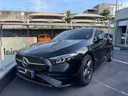 Cinza Usado 2023 Mercedes A200 AMG line Citadino | € 37.990 (Preço justo)