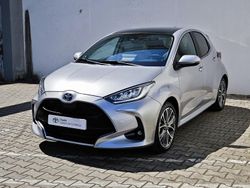 Cinza (pintura metalizada) Usado 2024 Toyota Yaris Luxury Sedan | € 27.750 (Preço elevado)