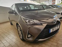 Cinzento Usado 2017 Toyota Yaris Style Citadino | € 14.800