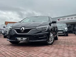 Preto Usado 2021 Renault Mégane IV Intens Sedan | € 18.450 (Preço justo)