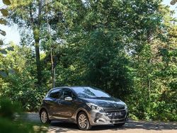 Cinza Usado 2019 Peugeot 208 Signature Sky Citadino | € 10.990 (Preço justo)