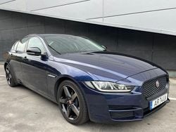 Azul Usado 2016 Jaguar XE Pure Sedan | € 15.990 (Preço justo)