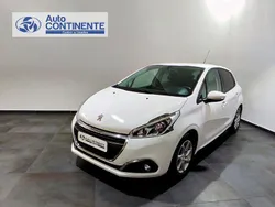 Branco Usado 2016 Peugeot 208 Style Citadino | € 9.450 (Preço justo)