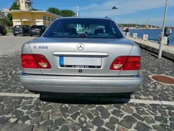 Cinzento Usado 1998 Mercedes E300 Sedan | € 16.000