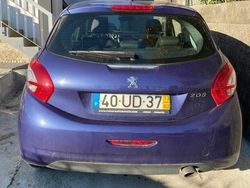 Azul Usado 2013 Peugeot 208 Citadino | € 9.750 (Preço elevado)