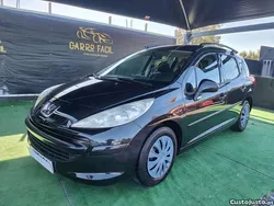 Preto Usado 2008 Peugeot 207 Tendance Sedan | € 4.490 (Preço justo)