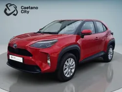 Vermelho (pintura metalizada especial) Usado 2024 Toyota Yaris Comfort Sedan | € 26.750 (Preço elevado)