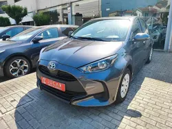 Cinzento Usado 2022 Toyota Yaris Hybrid | € 17.250 (Bom preço)