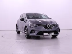Branco glaciar Usado 2023 Renault Clio V Techno | € 17.900 (Preço justo)
