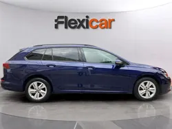 Azul Usado 2021 VW Golf VIII Life Sedan | € 19.490 (Bom preço)