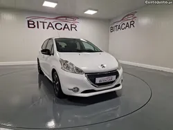 Branco Usado 2015 Peugeot 208 Active Citadino | € 12.750 (Caro)