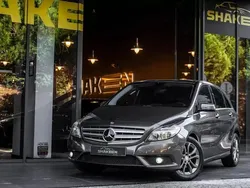 Cinzento Usado 2013 Mercedes B180 Monovolume | € 14.350 (Preço justo)
