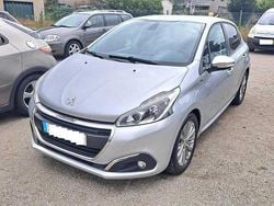 Cinzento Usado 2017 Peugeot 208 Citadino | € 8.750 (Preço justo)