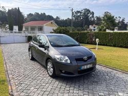 Cinzento Usado 2007 Toyota Auris Citadino | € 5.950 (Preço justo)